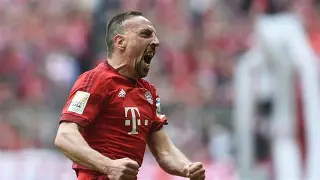 总决赛最新形势：拜仁慕尼黑高居榜首，俄克拉荷马城雷霆强势追赶，冠军归属成迷的简单介绍